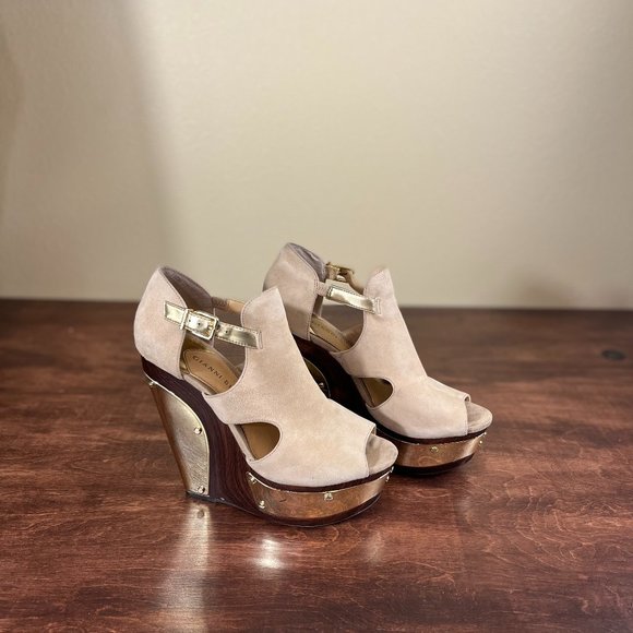 Gianni Bini Shoes - Gianni Bini Gold Wood Platform Wedge size 8.5